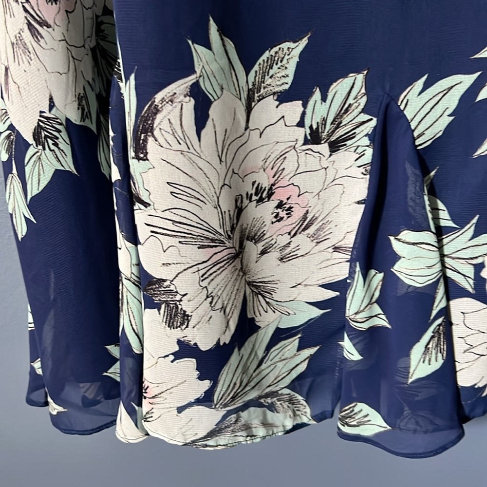 Dress - Picture 3 of 4